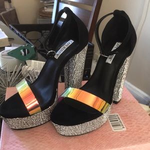 Brand new forever 21 pumps .